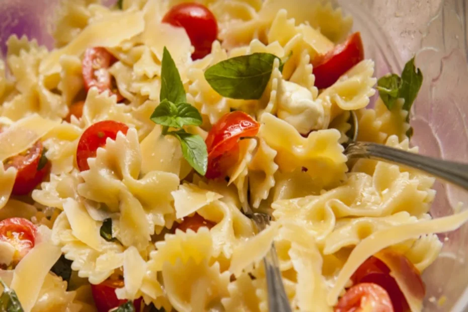 Receita de Farfalle com Molho de Tomate Cereja e Manjericão